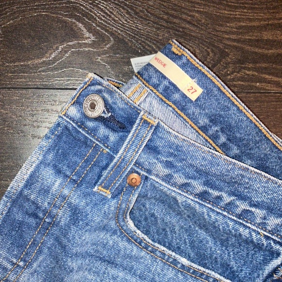 Levi’s distressed wedgie denim - Picture 8 of 11